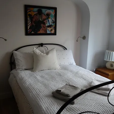 Apartment Stunning In Frenchay Bristol